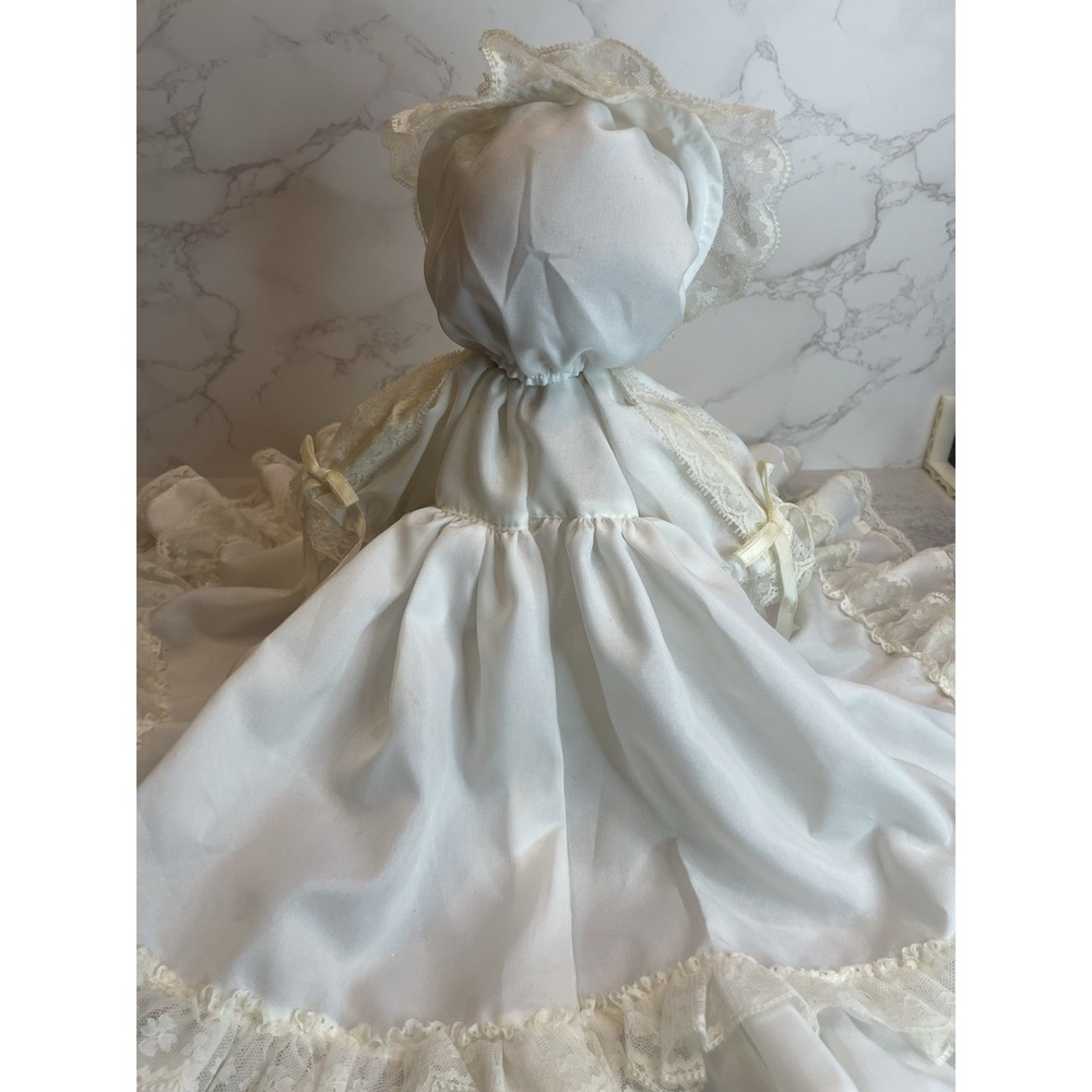 Vintage  Porcelain Doll In A Christening  Dress And Bonnet 10" - Picture 10 of 13